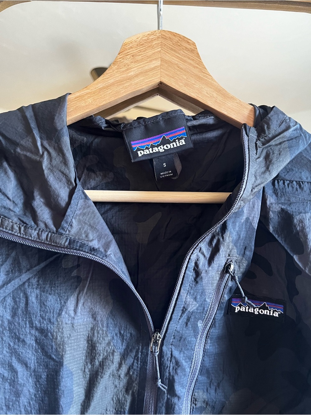 Patagonia Black/Charcoal Camo Hooded Windbreaker - Picture 2 of 4